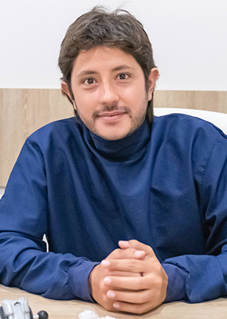 Dr. Ricardo Velez